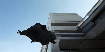 跳楼死亡，物业真的有责吗？